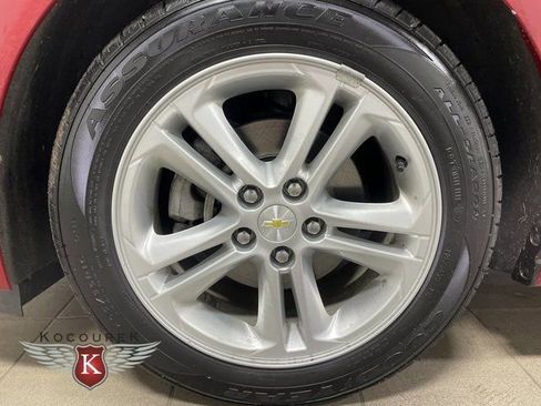 Used 2018 Chevrolet Cruze LT w/ LT Convenience Package FWD image 8