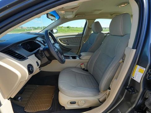 Used 2019 Ford Taurus SE FWD image 17