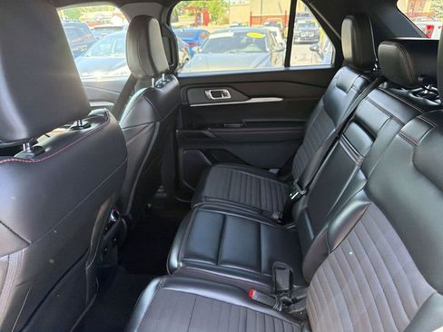 Used 2025 Ford Explorer ST-Line w/ ST-Line Street Pack AWD/4WD image 12