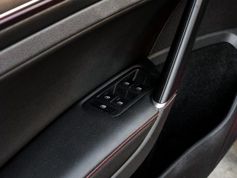 Used 2018 Volkswagen GTI SE w/ SE Leather Package image 43