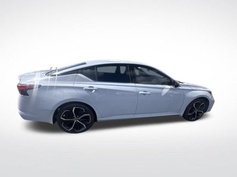 Used 2023 Nissan Altima 2.5 SR FWD image 13