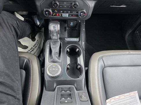 Used 2025 Ford Bronco Outer Banks image 14