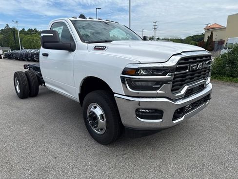 New 2026 RAM 3500 Tradesman AWD/4WD image 7