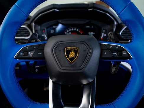 Used 2022 Lamborghini Urus image 45