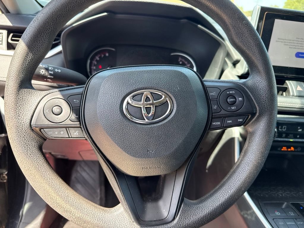 Used 2023 Toyota RAV4 XLE FWD image 17
