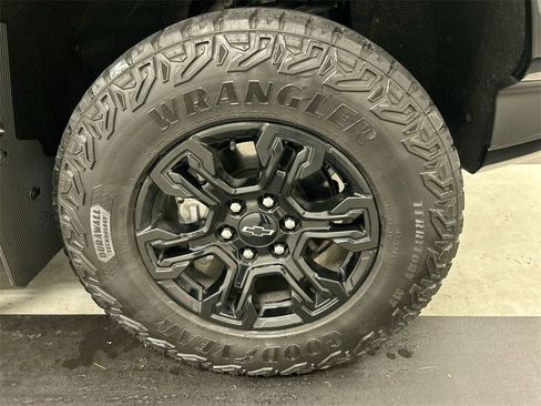 Used 2022 Chevrolet Silverado 1500 ZR2 w/ Technology Package image 8