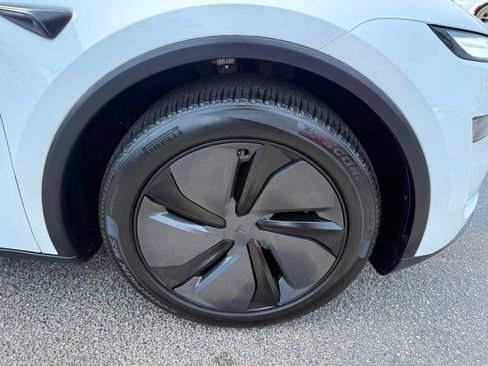 Used 2026 Tesla Model Y Long Range AWD/4WD image 34