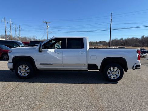 Used 2024 Chevrolet Silverado 2500 High Country w/ Z71 Off-Road Package image 2