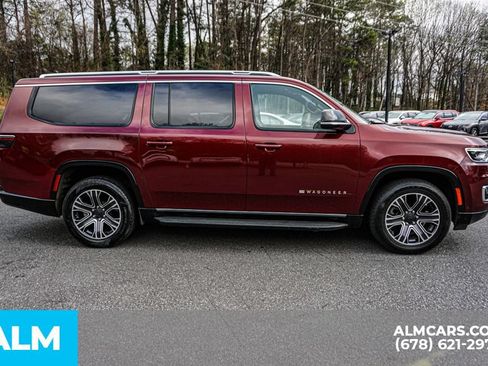 Used 2024 Jeep Wagoneer L Series II w/ Flexible Seating Group AWD/4WD image 8