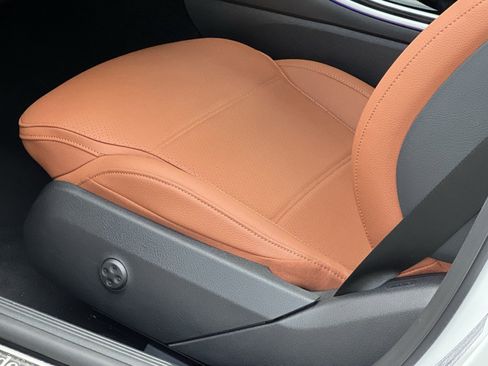 New 2025 Mercedes-Benz C 300 4MATIC Sedan image 12