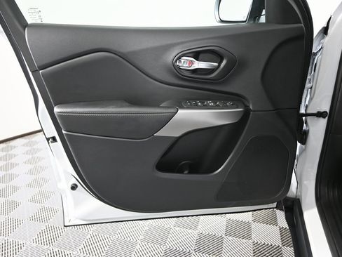 Used 2022 Jeep Cherokee Latitude Lux w/ Sun & Sound Group image 19