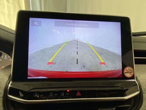 Used 2024 Jeep Compass Latitude image 15