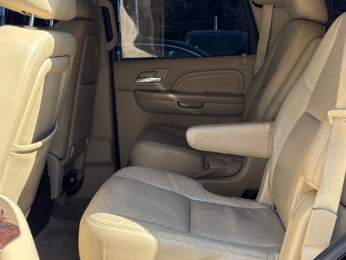 Used 2012 Cadillac Escalade Premium image 12