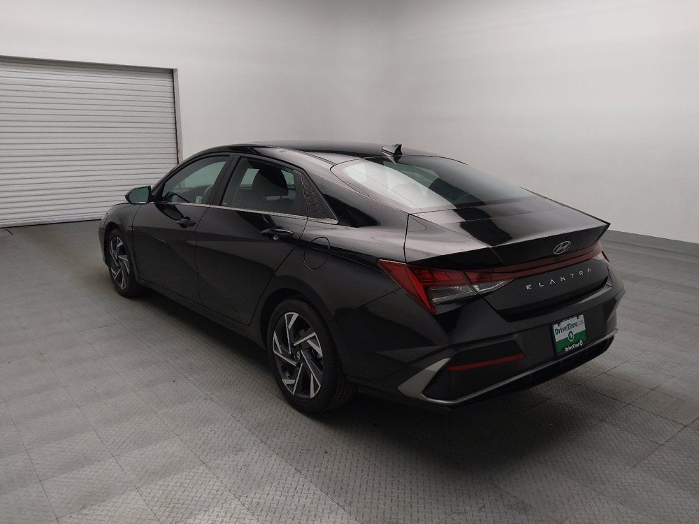 Used 2025 Hyundai Elantra SEL FWD image 5