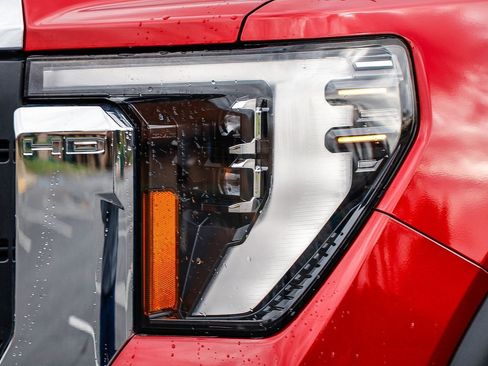 Used 2024 GMC Sierra 2500 SLT w/ SLT Premium Package image 7