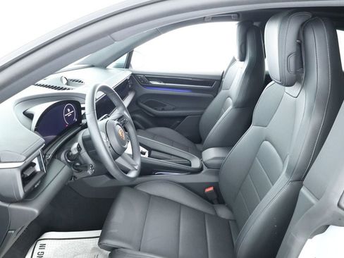 Used 2025 Porsche Macan Electric w/ Premium Package image 22