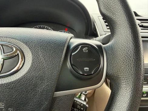 Used 2013 Toyota Camry LE image 17