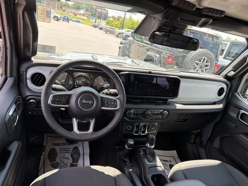 Used 2025 Jeep Wrangler Unlimited Sahara AWD/4WD image 14