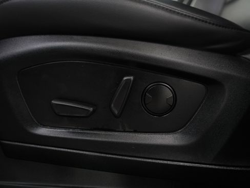 Used 2024 Ford Explorer XLT image 25