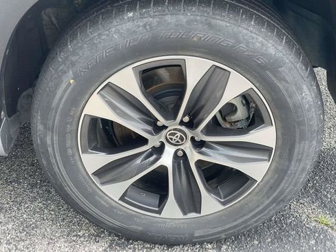 Used 2020 Toyota Highlander XLE FWD image 11