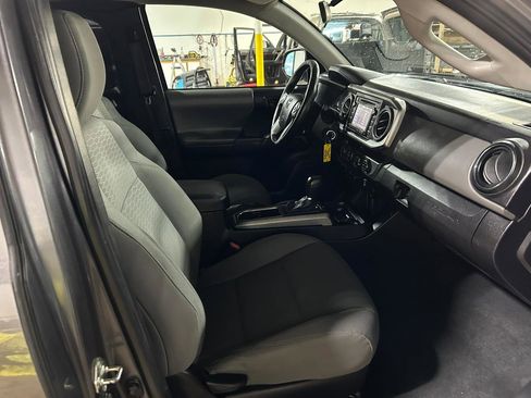 Used 2016 Toyota Tacoma SR5 image 12