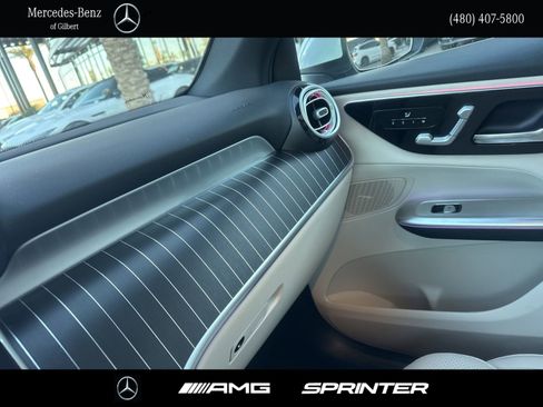 Certified 2025 Mercedes-Benz GLC 300 4MATIC image 24