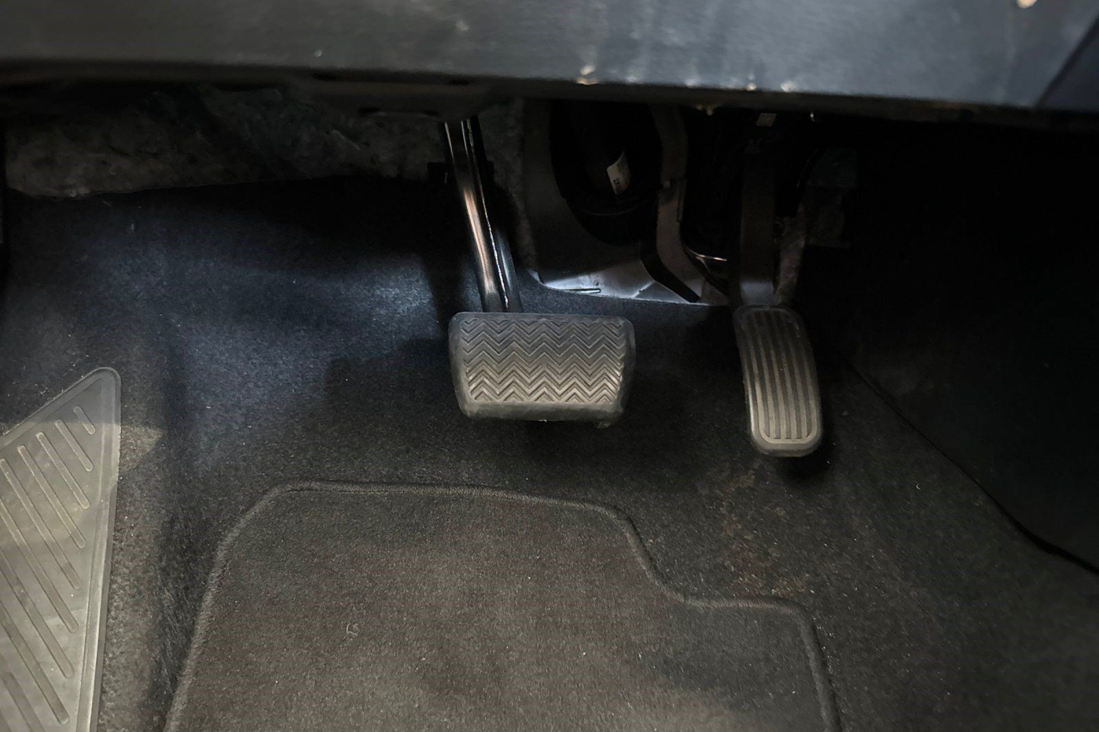 Used 2020 Toyota Corolla LE FWD image 37