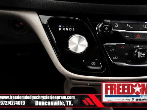 Certified 2024 Chrysler Pacifica Touring-L image 24