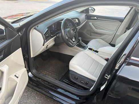 Used 2024 Volkswagen Jetta SE FWD image 15