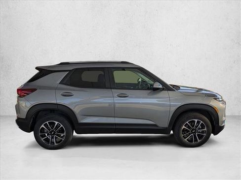 Used 2025 Chevrolet TrailBlazer LT image 4