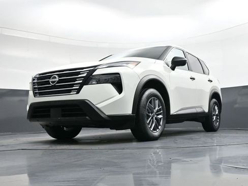 Used 2024 Nissan Rogue S image 36