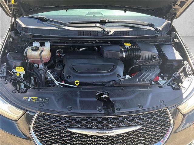 Used 2022 Chrysler Pacifica Limited FWD image 11