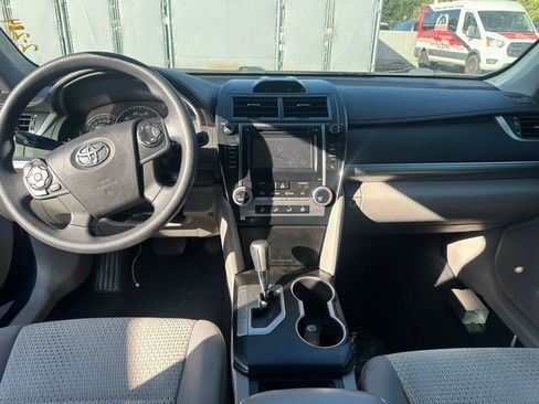 Used 2014 Toyota Camry LE image 11