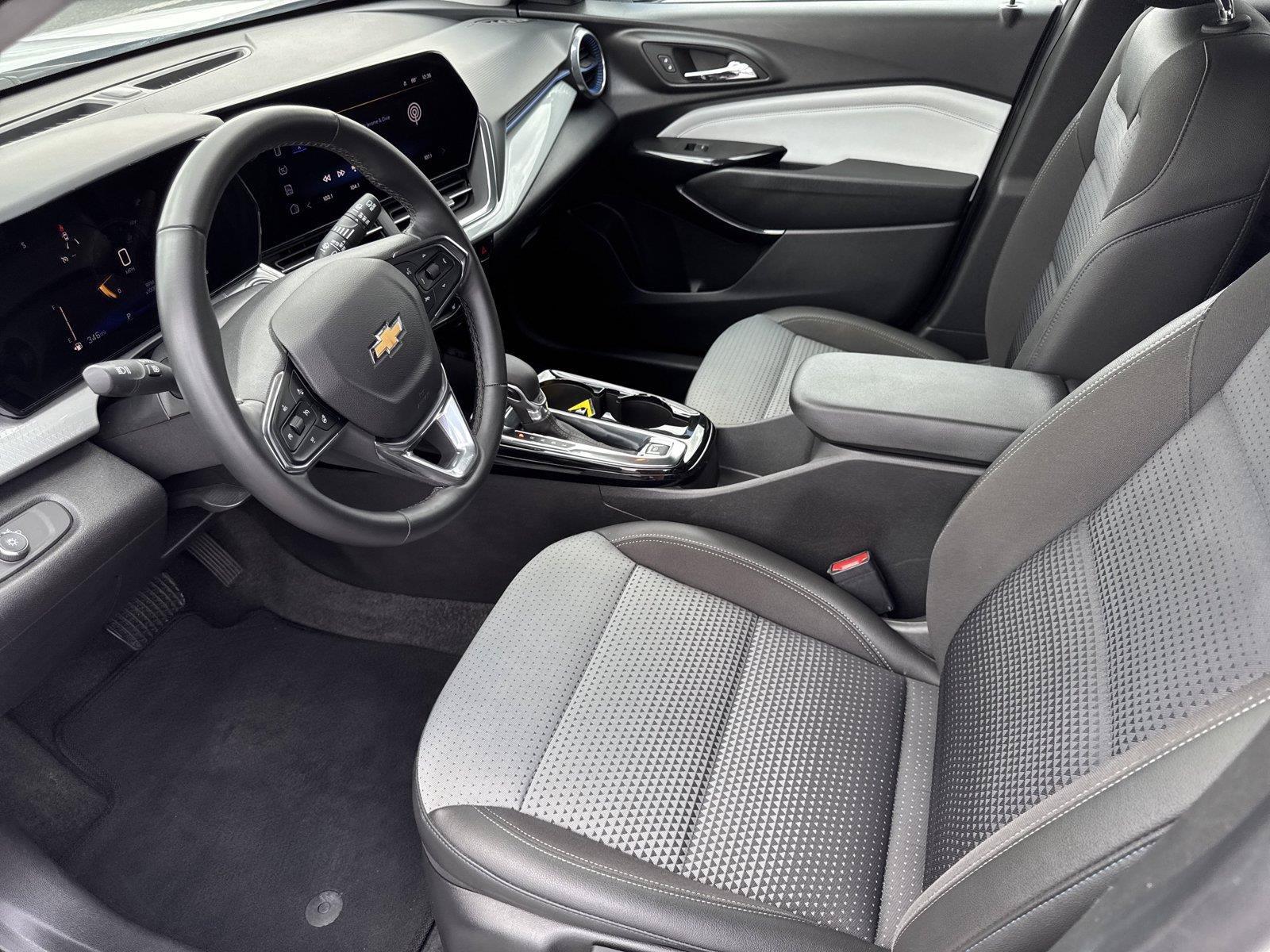 Used 2025 Chevrolet Trax LT w/ LT Convenience Package FWD image 10