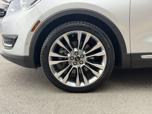 Used 2016 Lincoln MKX Reserve w/ Technology Package image 11