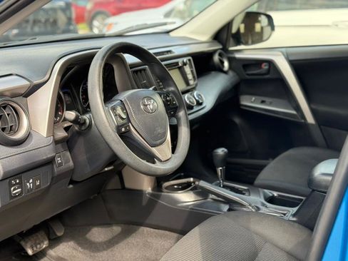 Used 2018 Toyota RAV4 LE image 15