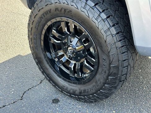 Used 2016 Toyota Tacoma TRD Sport image 9