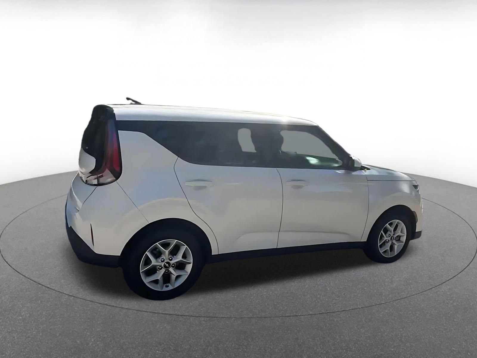 Used 2025 Kia Soul LX w/ LX Technology Package FWD image 14