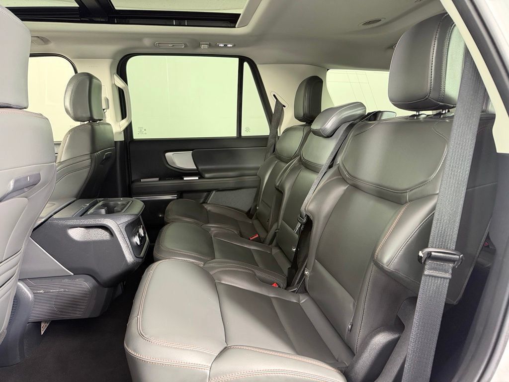 Used 2025 Ford Expedition Active AWD/4WD image 19