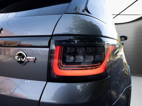 Used 2021 Land Rover Range Rover Sport SVR Carbon Edition image 45