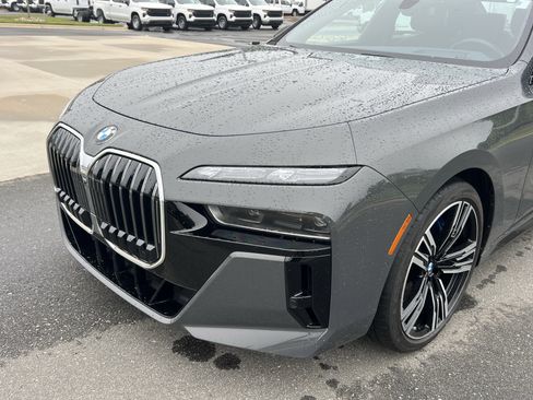 Used 2024 BMW 760i xDrive w/ Executive Package AWD/4WD image 11