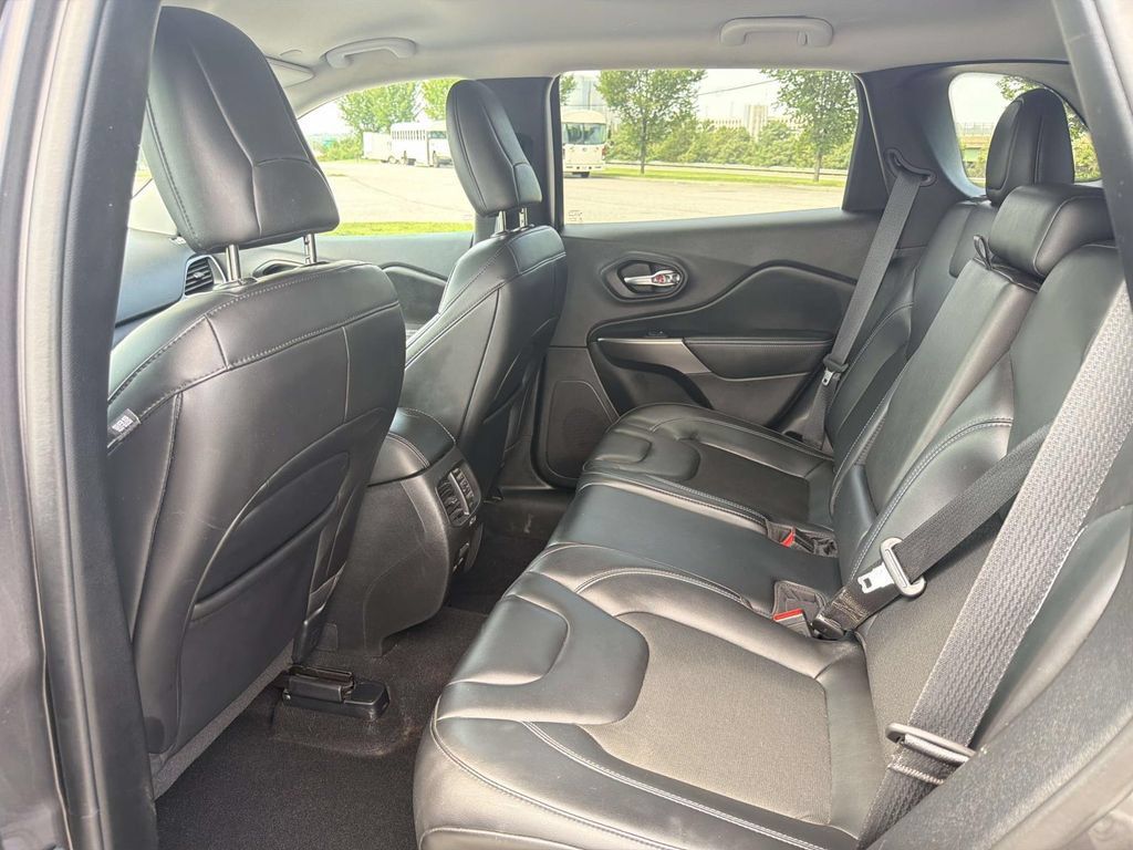 Used 2020 Jeep Cherokee Latitude Plus w/ Cold Weather Group AWD/4WD image 22
