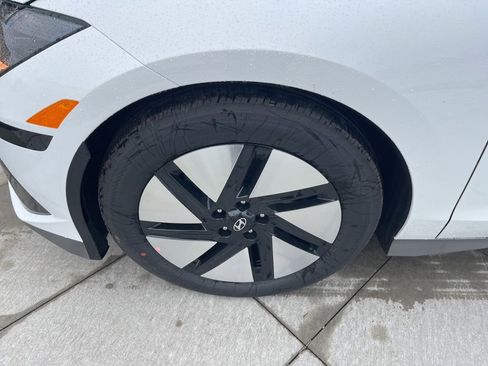 New 2025 Hyundai Ioniq 6 SE image 9