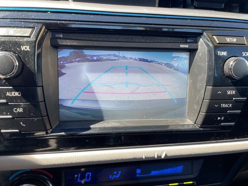 Used 2015 Toyota Corolla LE FWD image 19