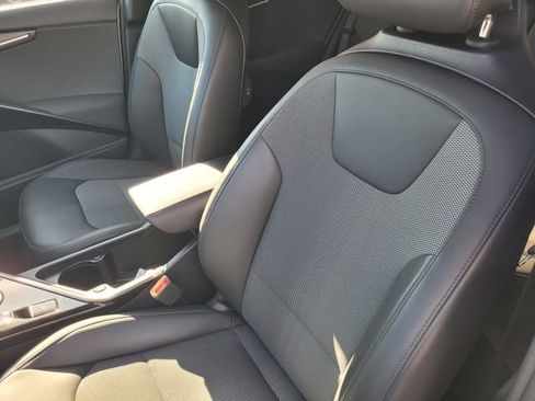 Used 2025 Kia Niro EX image 11