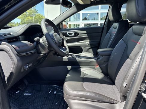 New 2026 Jeep Compass Trailhawk w/ Sun, Sound & Navigation Group AWD/4WD image 9