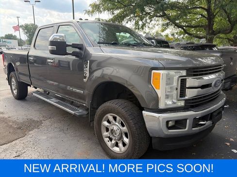 Used 2017 Ford F250 XLT w/ XLT Premium Package AWD/4WD image 6