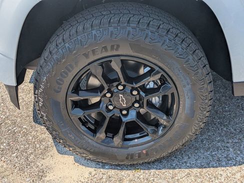 New 2025 Chevrolet Colorado Z71 w/ Midnight Edition image 12