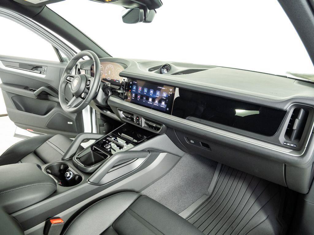 Used 2026 Porsche Cayenne AWD/4WD image 25