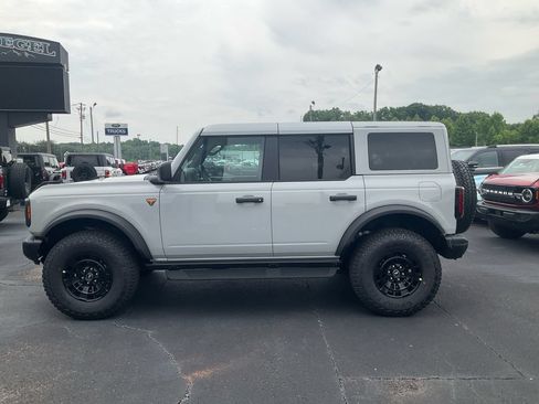 New 2026 Ford Bronco Badlands w/ Sasquatch Package AWD/4WD image 8
